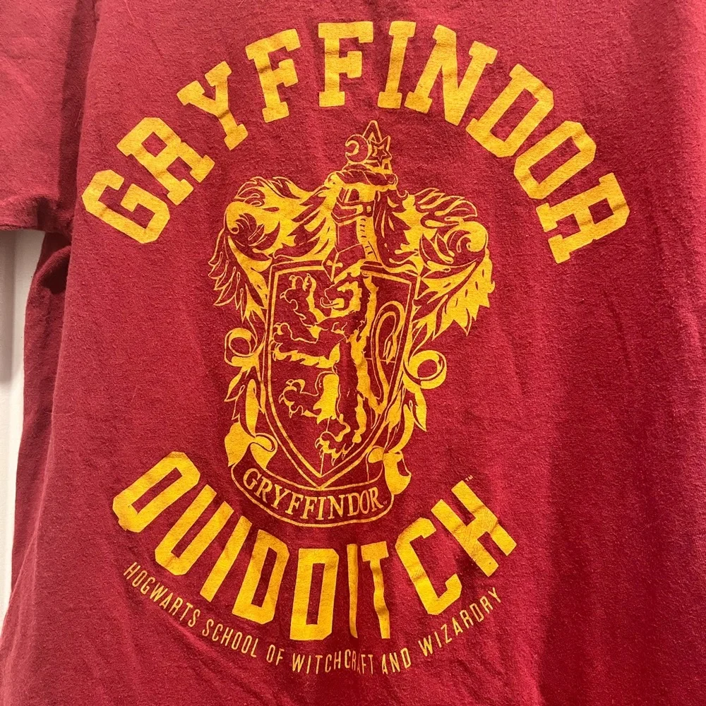 Harry Potter Gryffindorf T-Shirt Hogwarts Shirt Size S - Picture 3 of 4